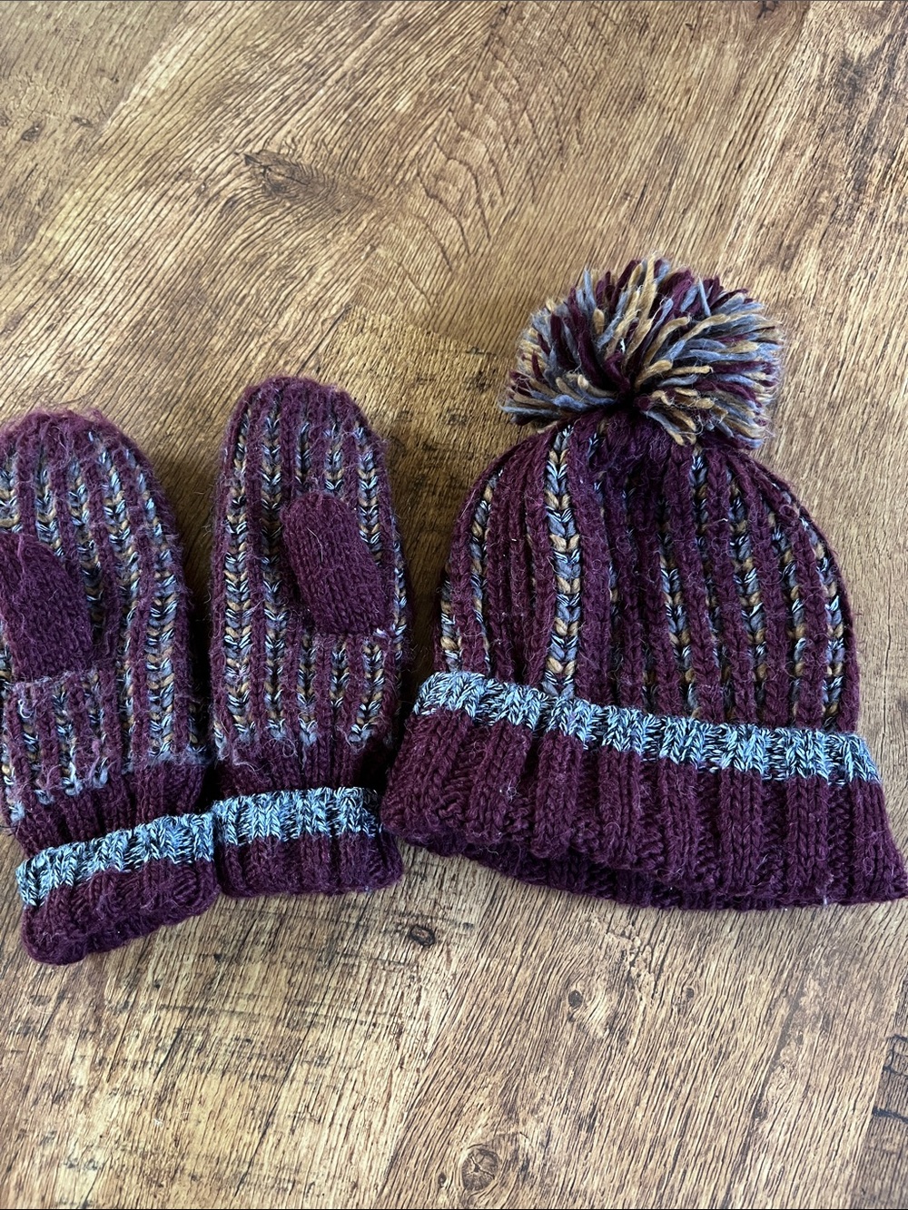 Roots Hat and Mitts Set